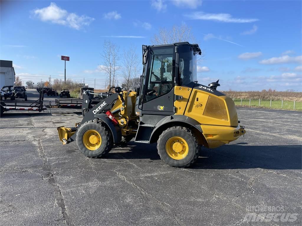 John Deere 244L Miniladers