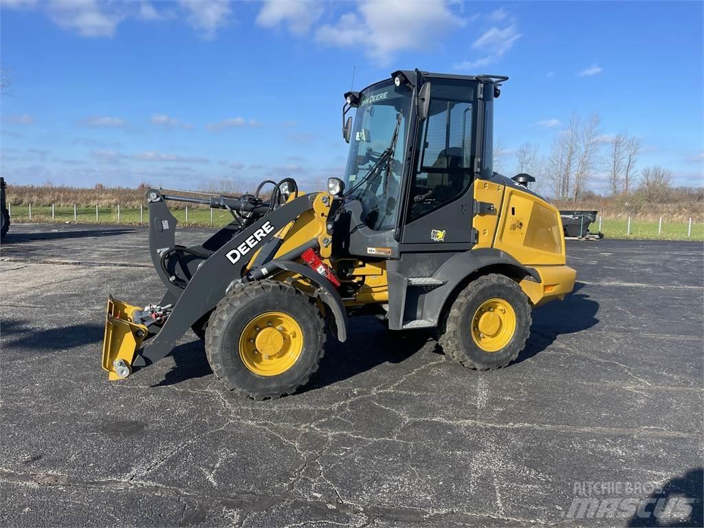John Deere 244L Miniladers