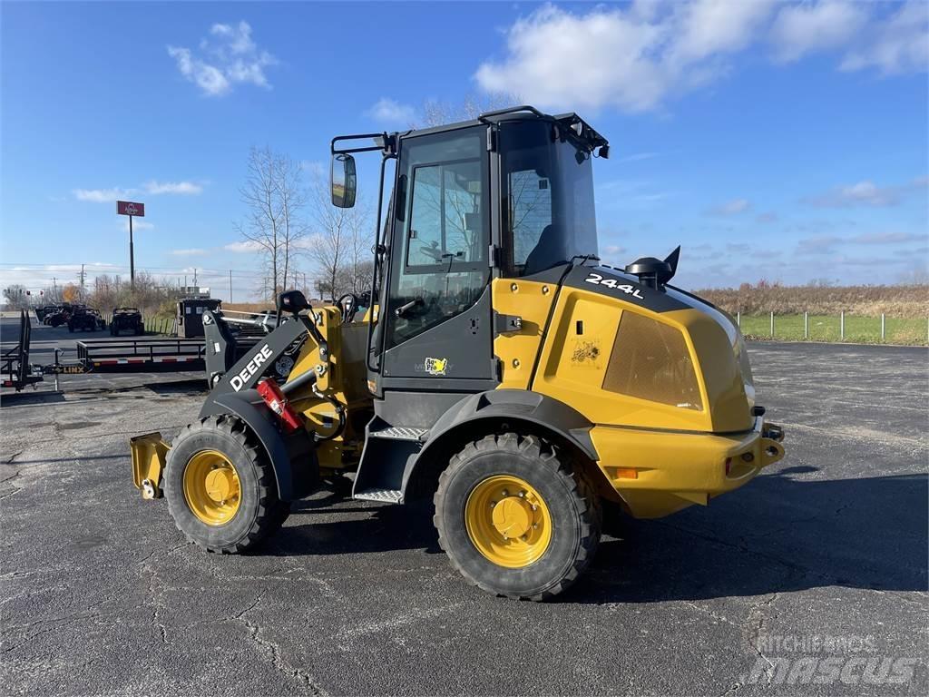 John Deere 244L Miniladers