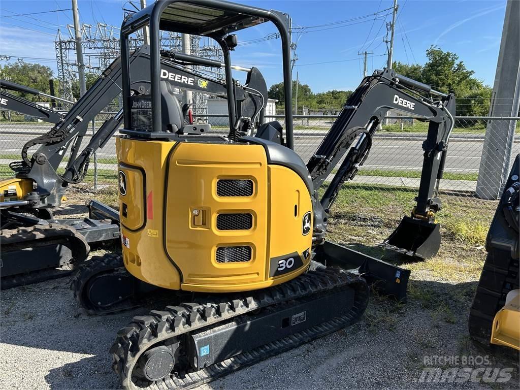 John Deere 30 P Minigraafmachines < 7t