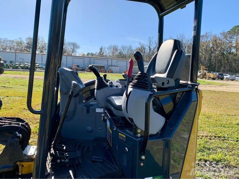John Deere 30 P Minigraafmachines < 7t
