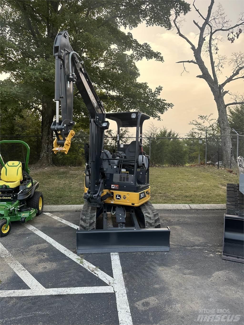 John Deere 30 P Minigraafmachines < 7t