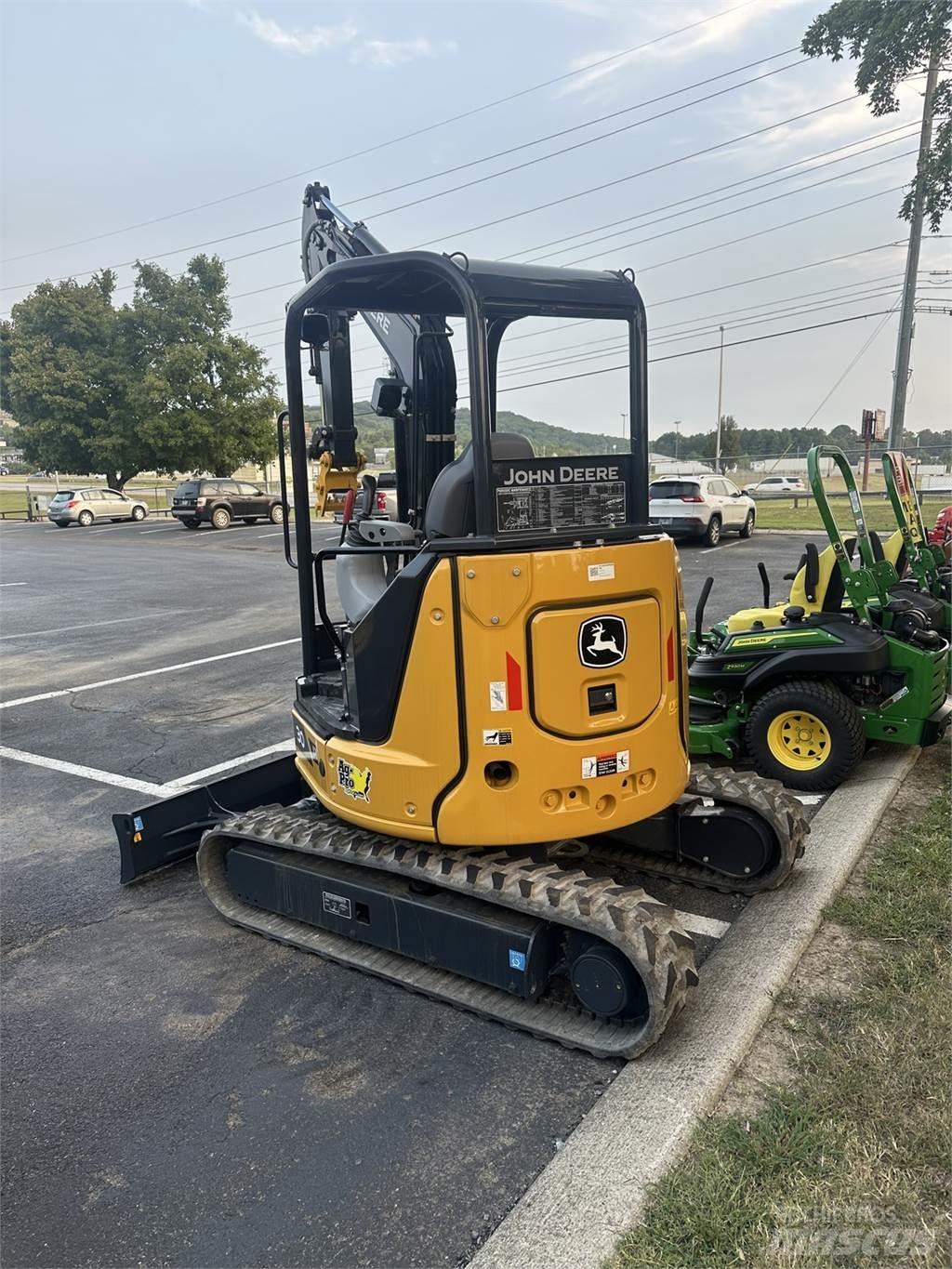 John Deere 30 P Minigraafmachines < 7t