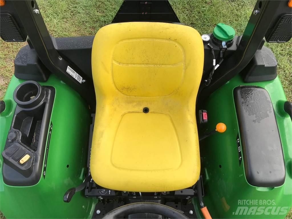 John Deere 3025E Compacttrekkers