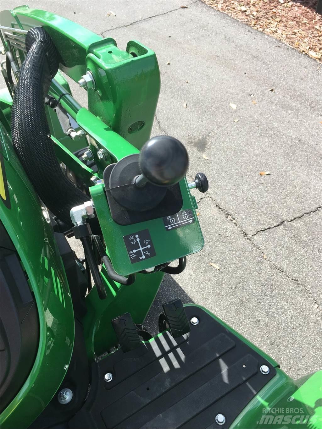 John Deere 3025E Compacttrekkers