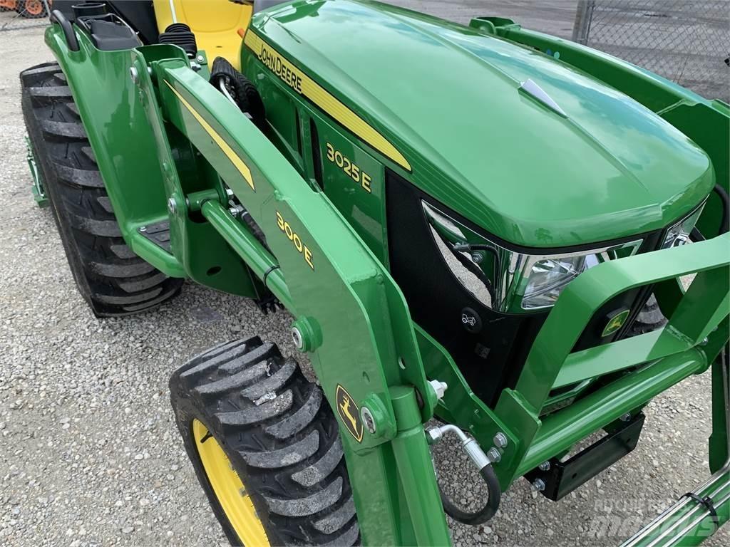 John Deere 3025E Compacttrekkers