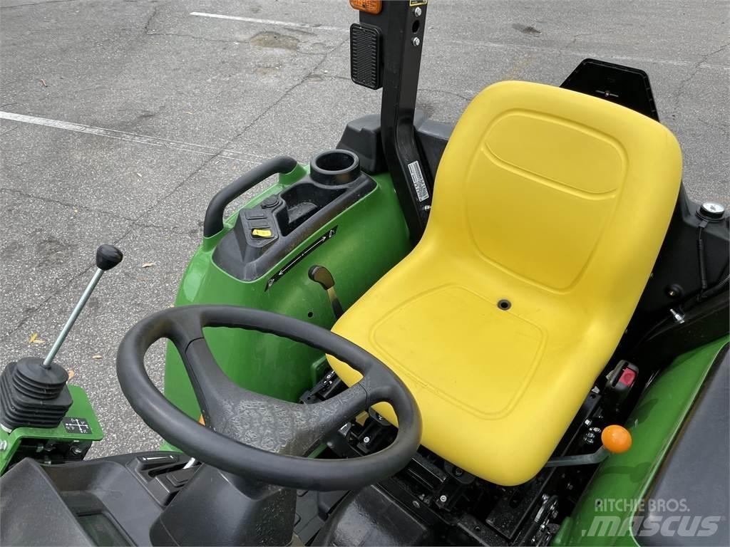 John Deere 3032E Compacttrekkers