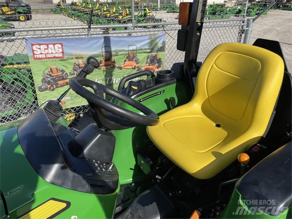 John Deere 3032E Compacttrekkers