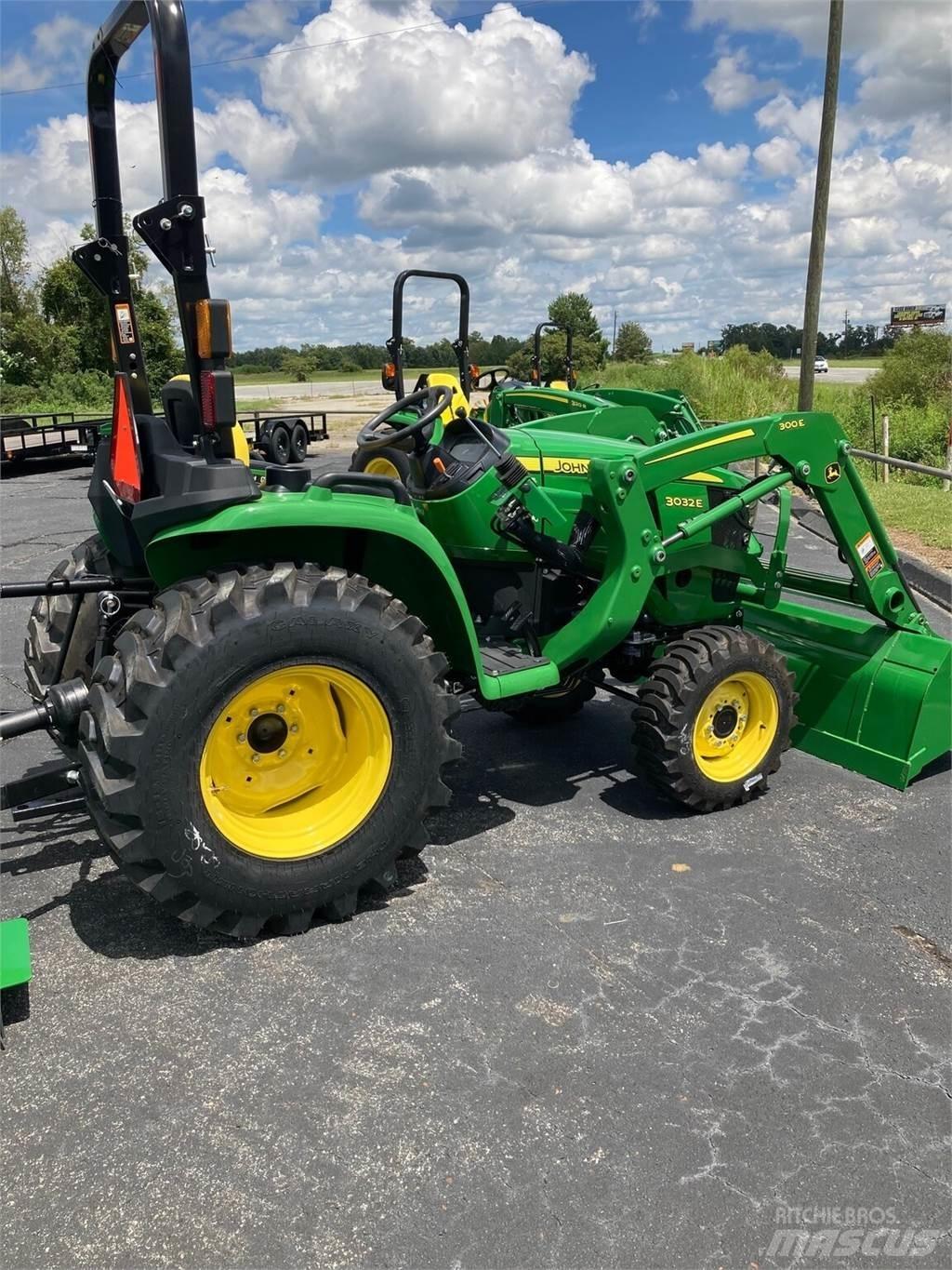 John Deere 3032E Compacttrekkers
