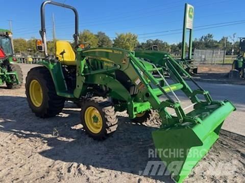 John Deere 3033R Compacttrekkers
