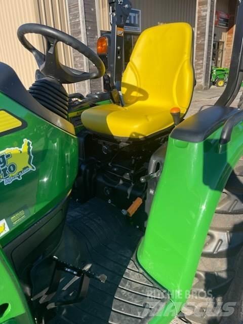 John Deere 3033R Compacttrekkers