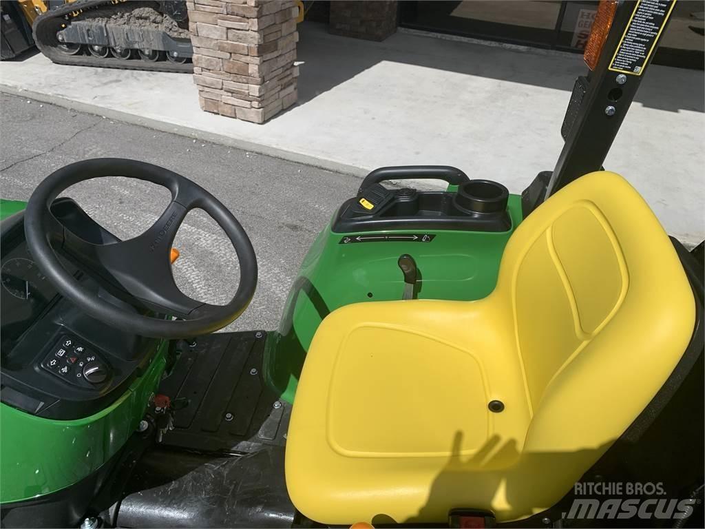John Deere 3038E Compacttrekkers
