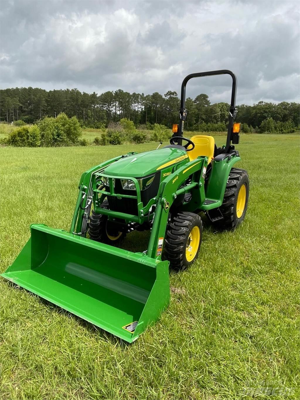 John Deere 3038E Compacttrekkers