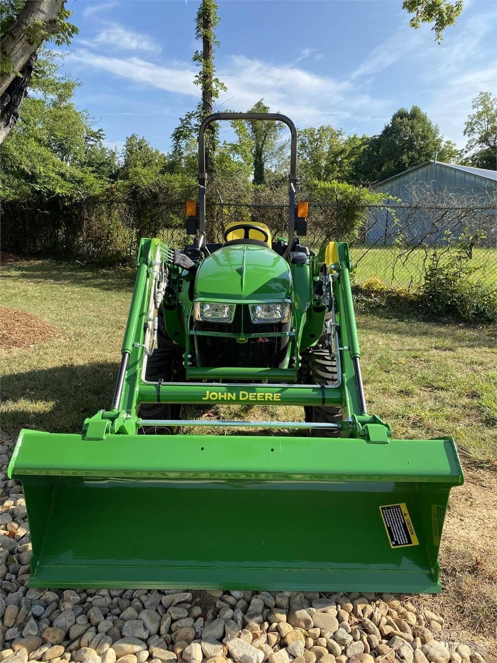 John Deere 3038E Compacttrekkers