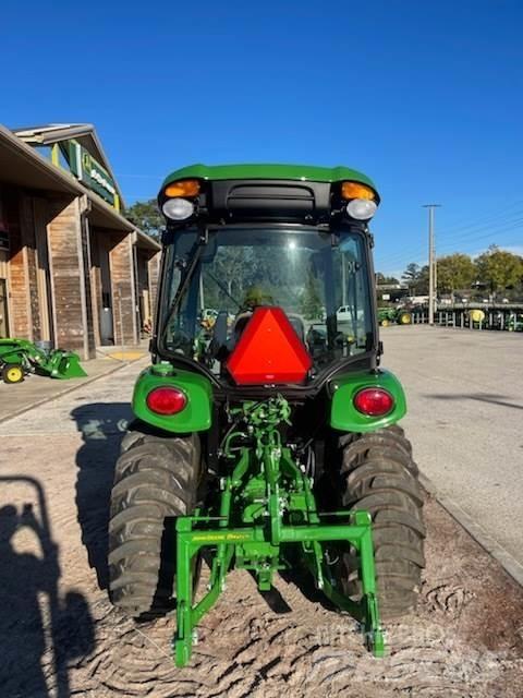 John Deere 3046R Tractoren