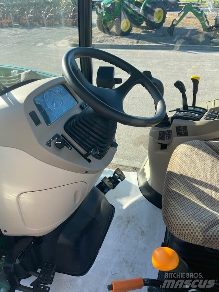 John Deere 3046R Tractoren