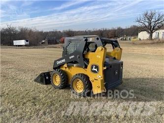 John Deere 318G Schrankladers