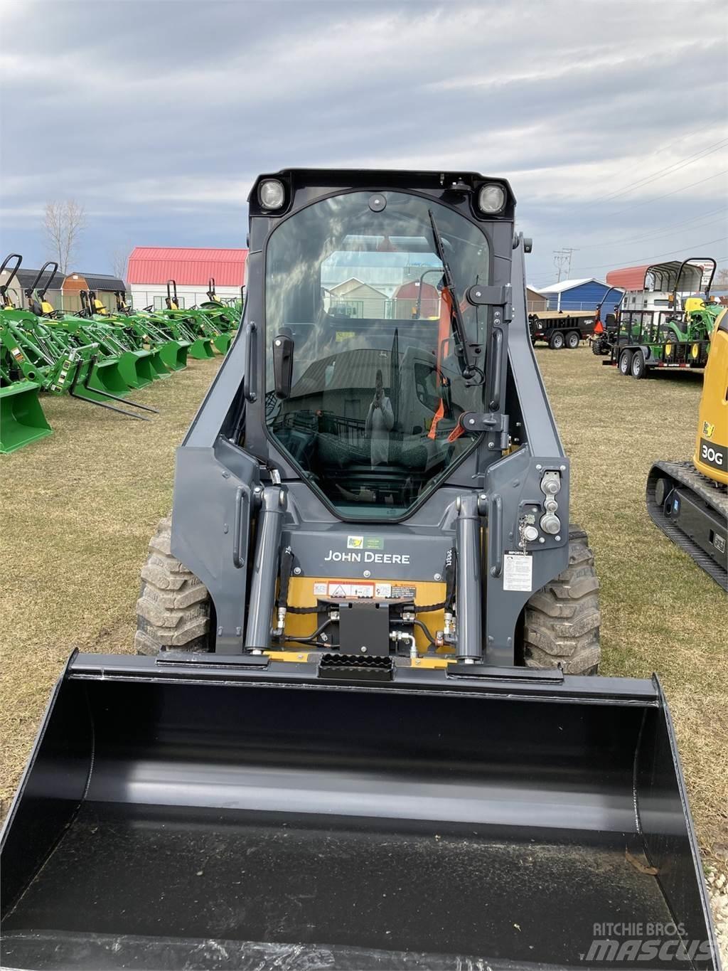 John Deere 318G Schrankladers