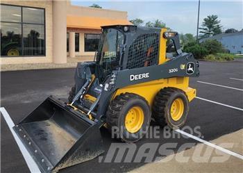 John Deere 320G Schrankladers