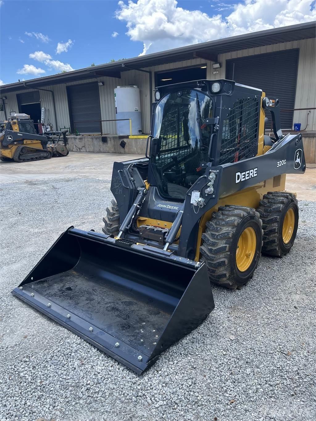 John Deere 320G Schrankladers