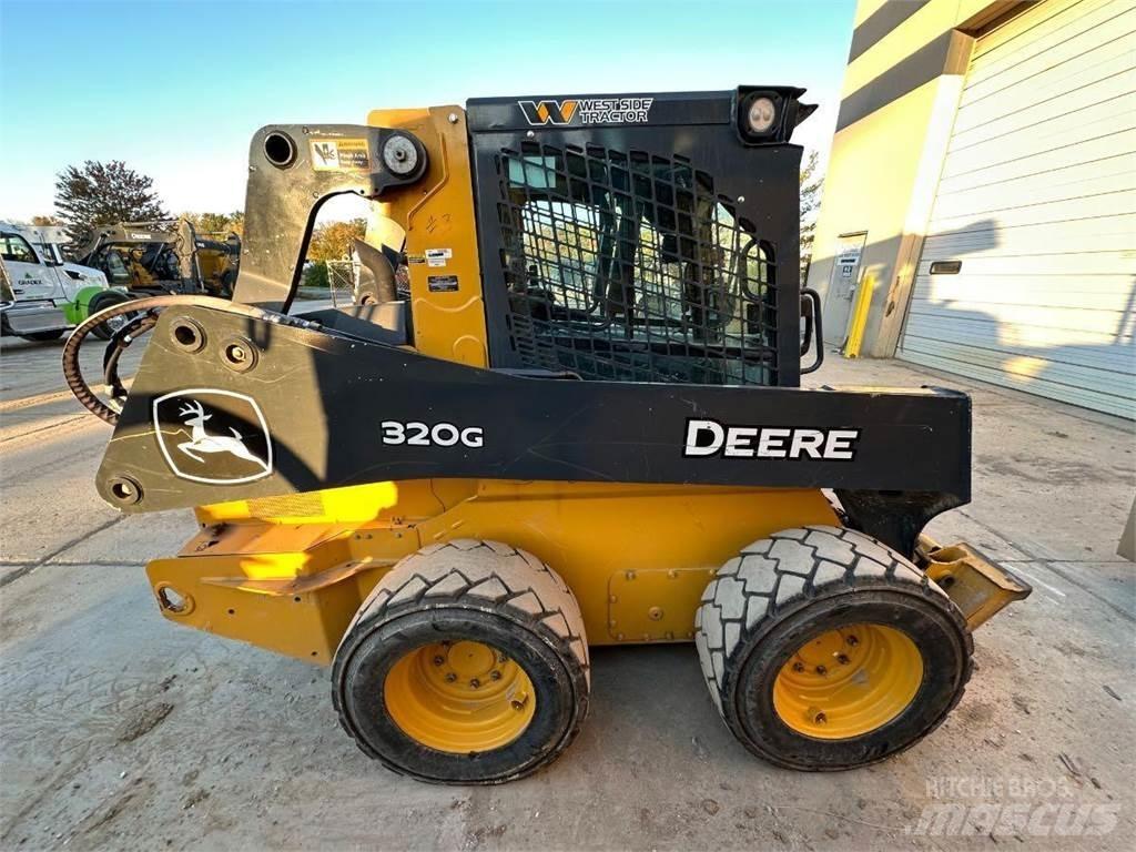 John Deere 320G Schrankladers