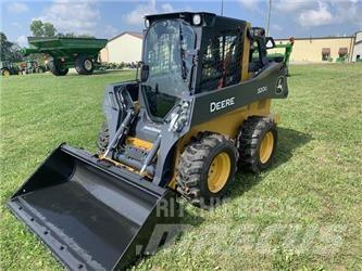 John Deere 320G Schrankladers