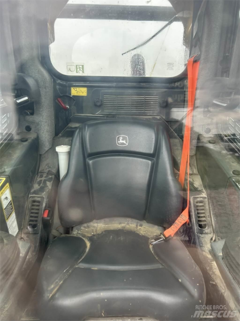 John Deere 331G Miniladers