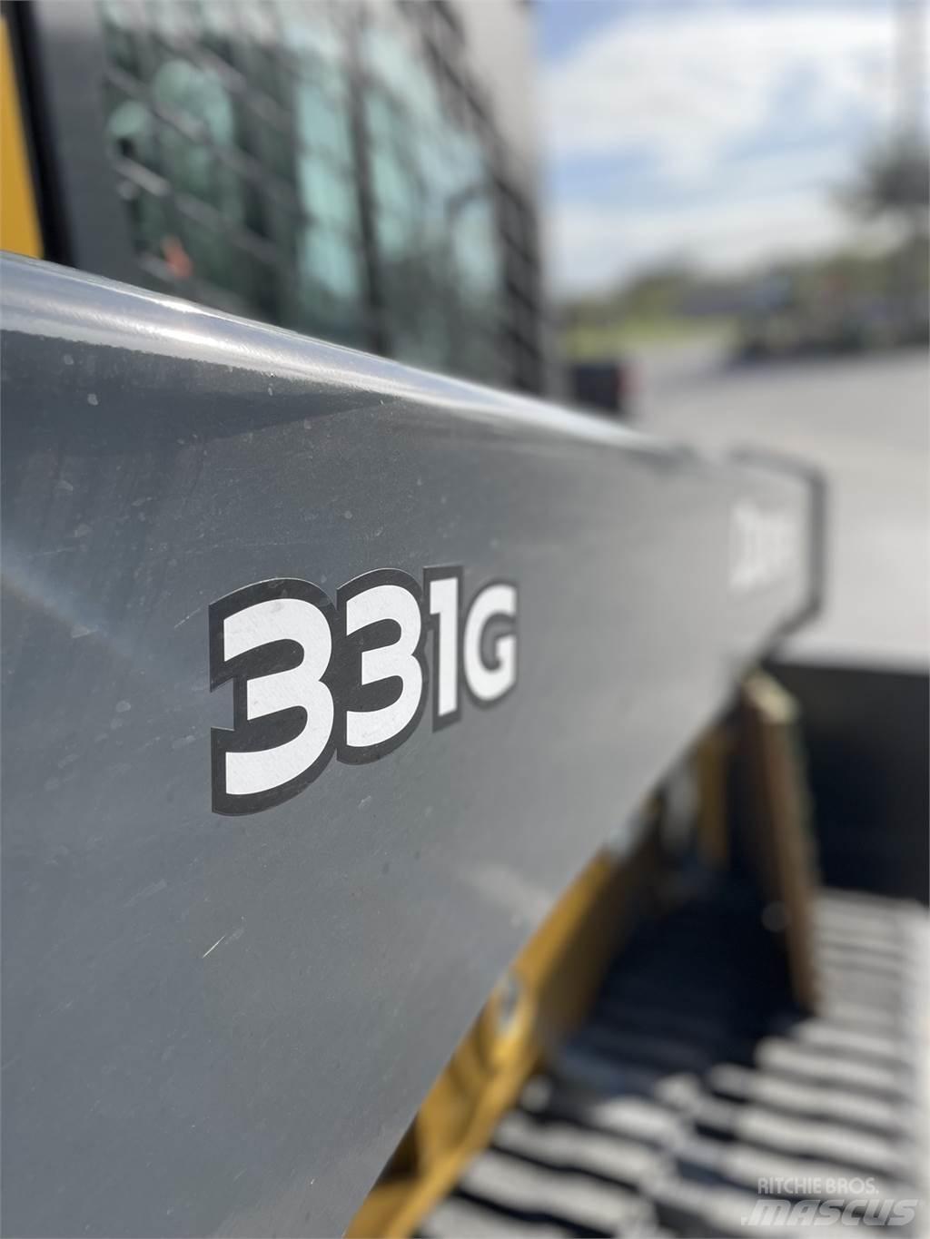 John Deere 331G Schrankladers