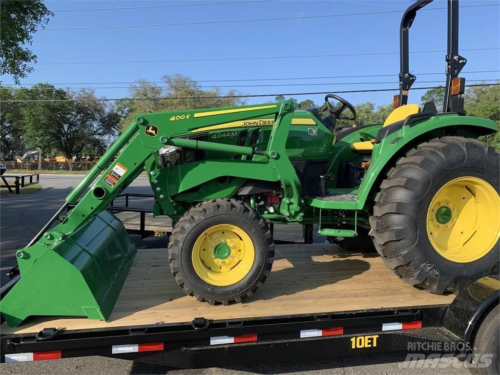 John Deere 4044M Tractoren