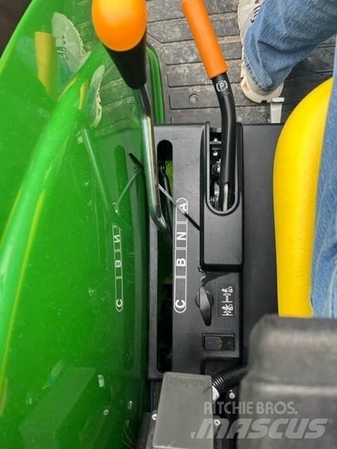 John Deere 4044R Tractoren