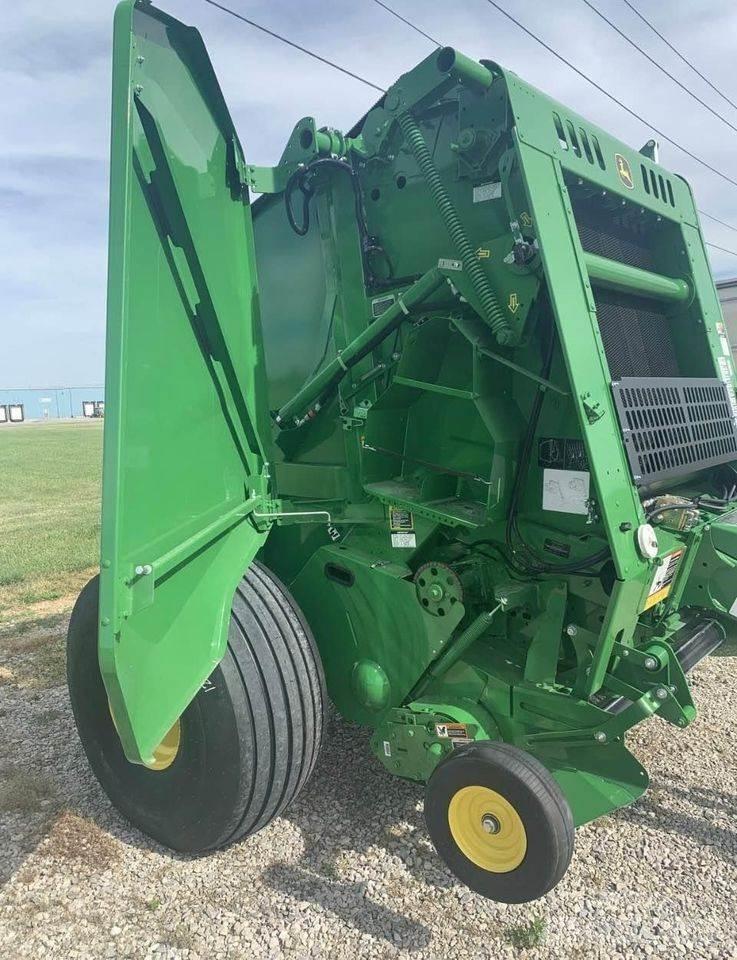 John Deere 450M Ronde-balenpersen