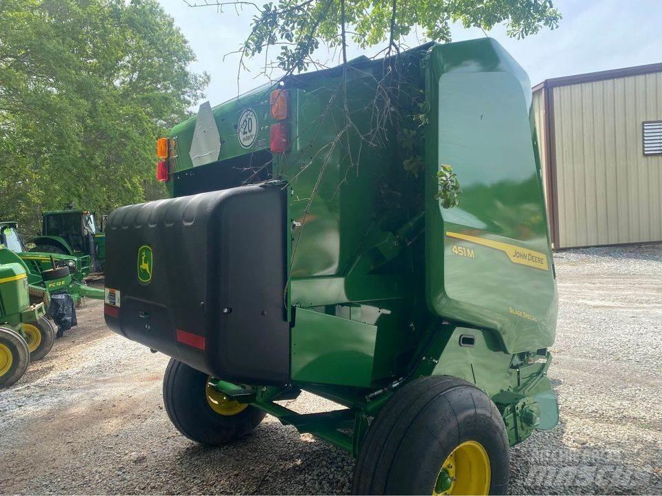 John Deere 451M Ronde-balenpersen