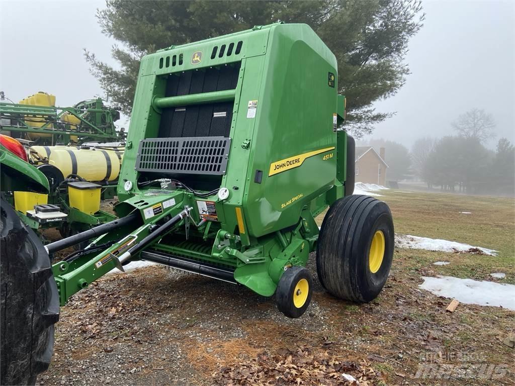 John Deere 451M Ronde-balenpersen