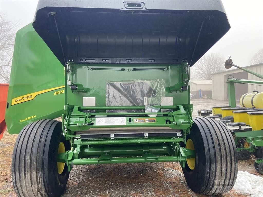 John Deere 451M Ronde-balenpersen
