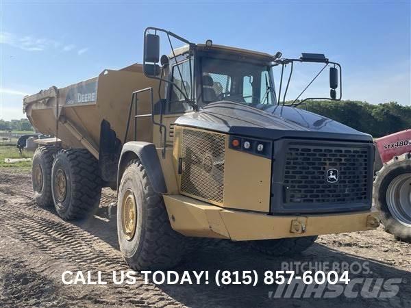 John Deere 460E Knik dumptrucks