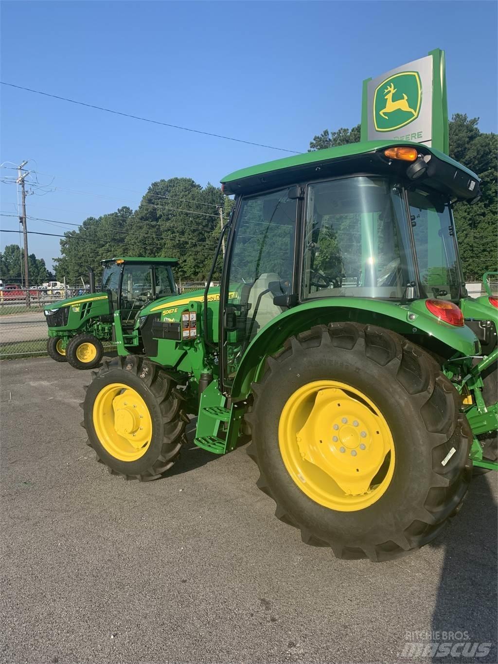 John Deere 5067 Tractoren