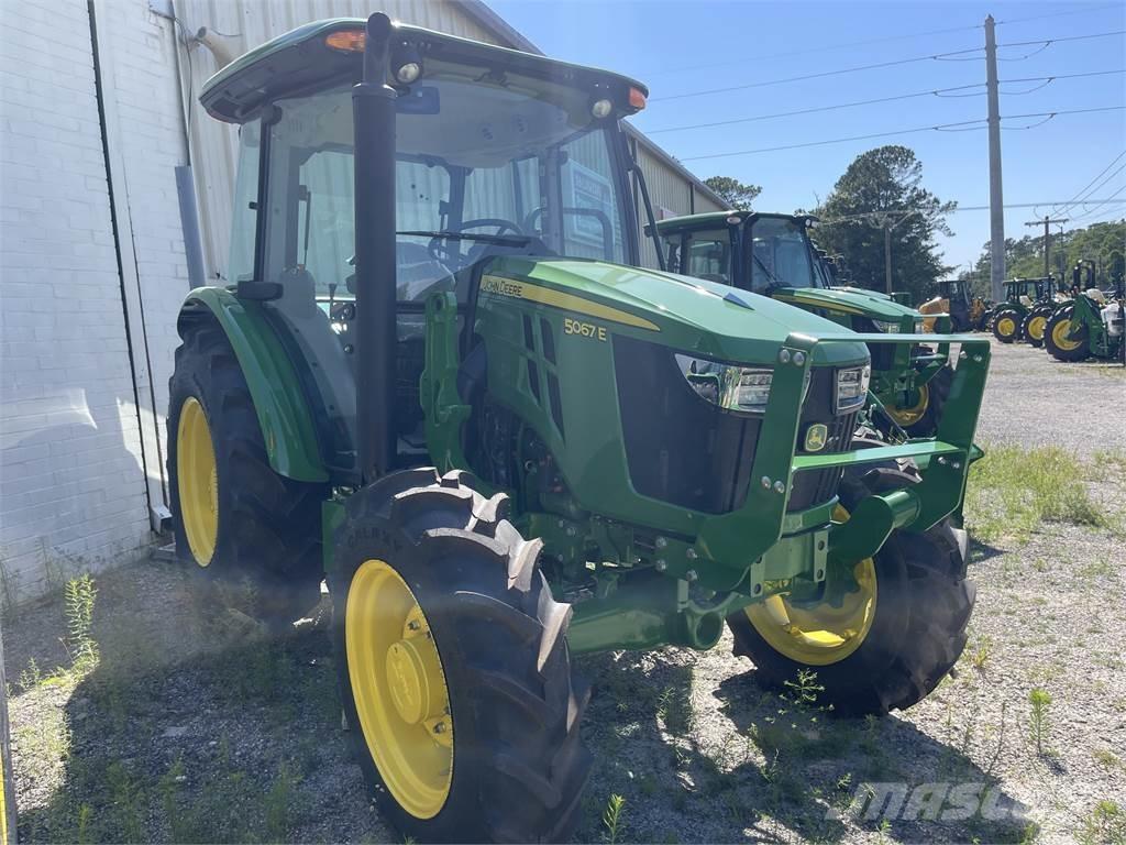 John Deere 5067E Tractoren