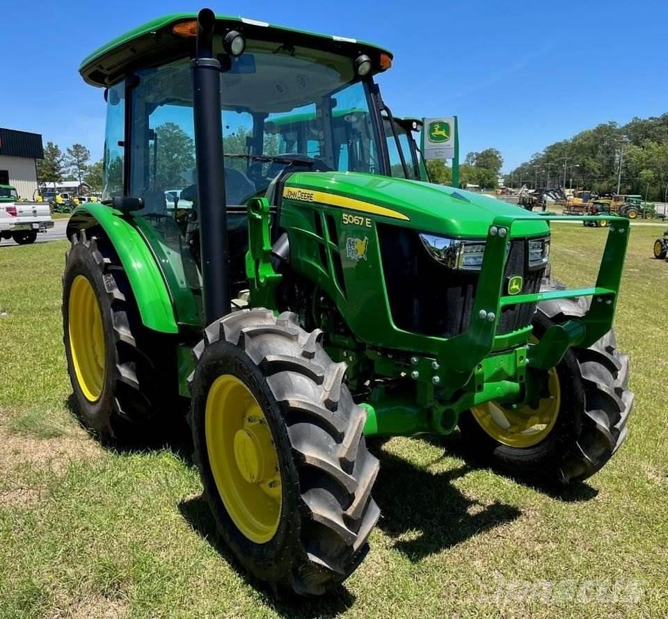 John Deere 5067E Tractoren