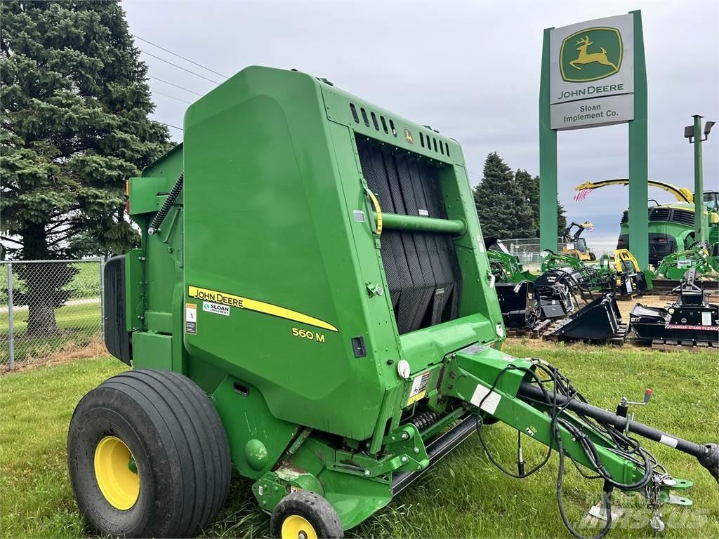 John Deere 560M Ronde-balenpersen