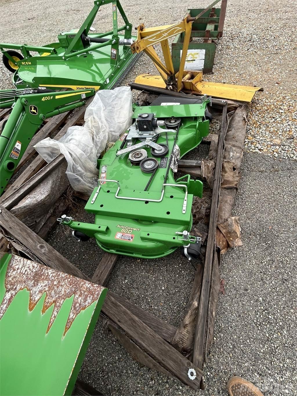 John Deere 60D Maaiers