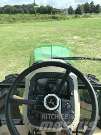 John Deere 6105E Tractoren