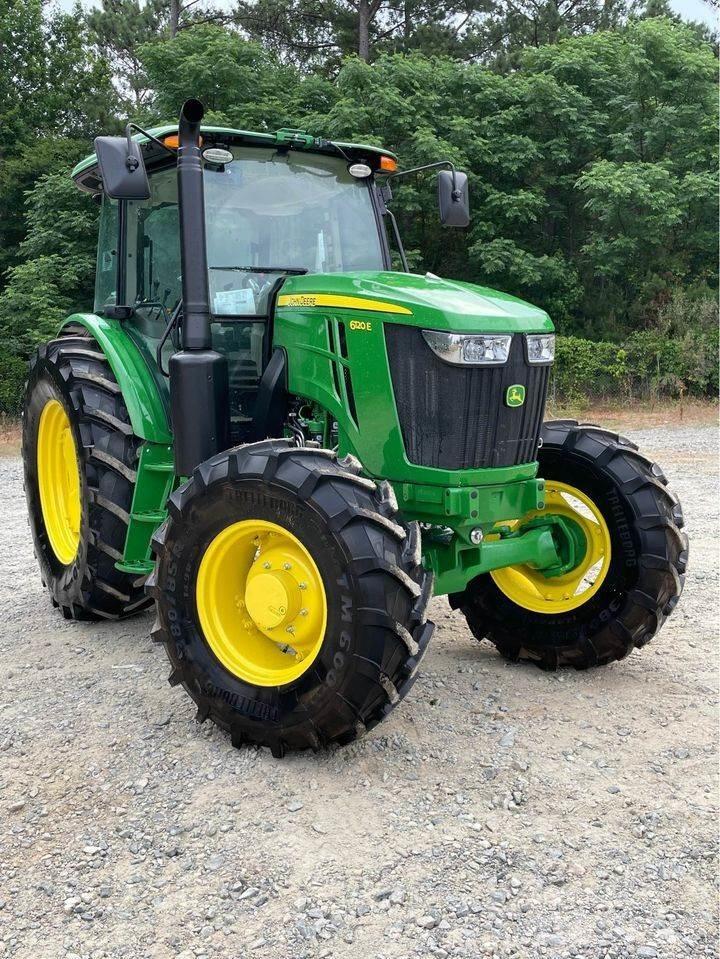 John Deere 6120E Tractoren
