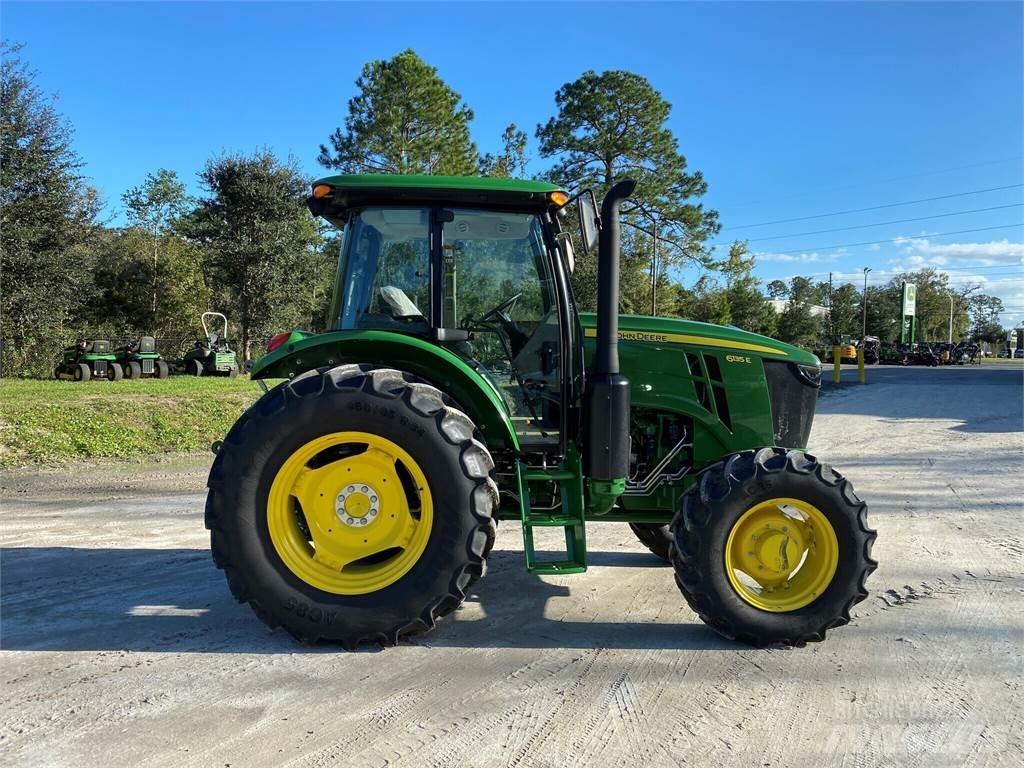 John Deere 6135E Tractoren