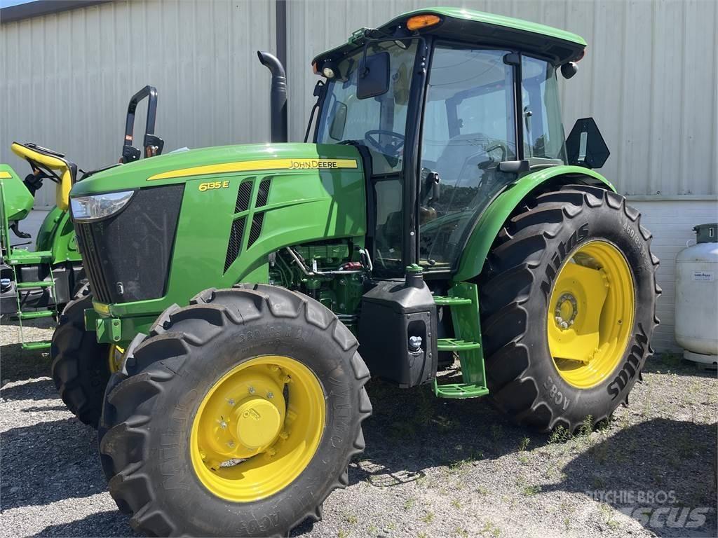 John Deere 6135E Tractoren
