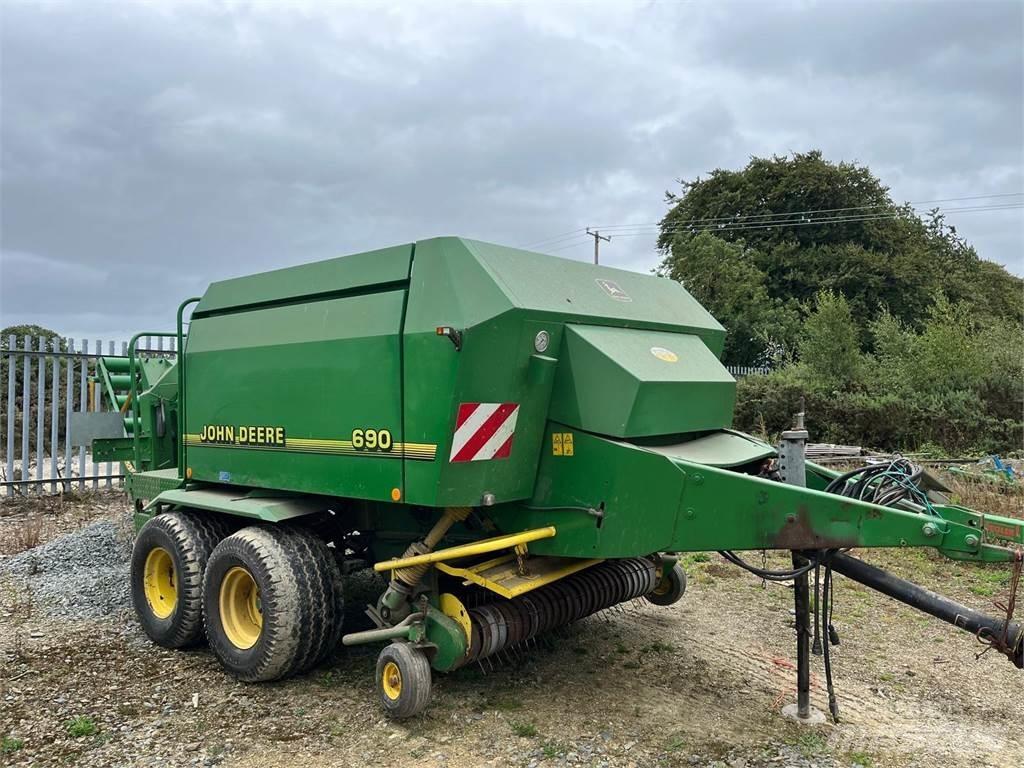 John Deere 690 Vierkante balenpers