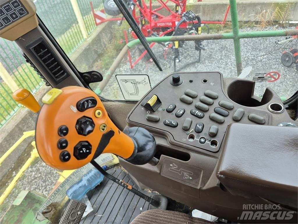John Deere 7300 Getrokken veldhakselaar