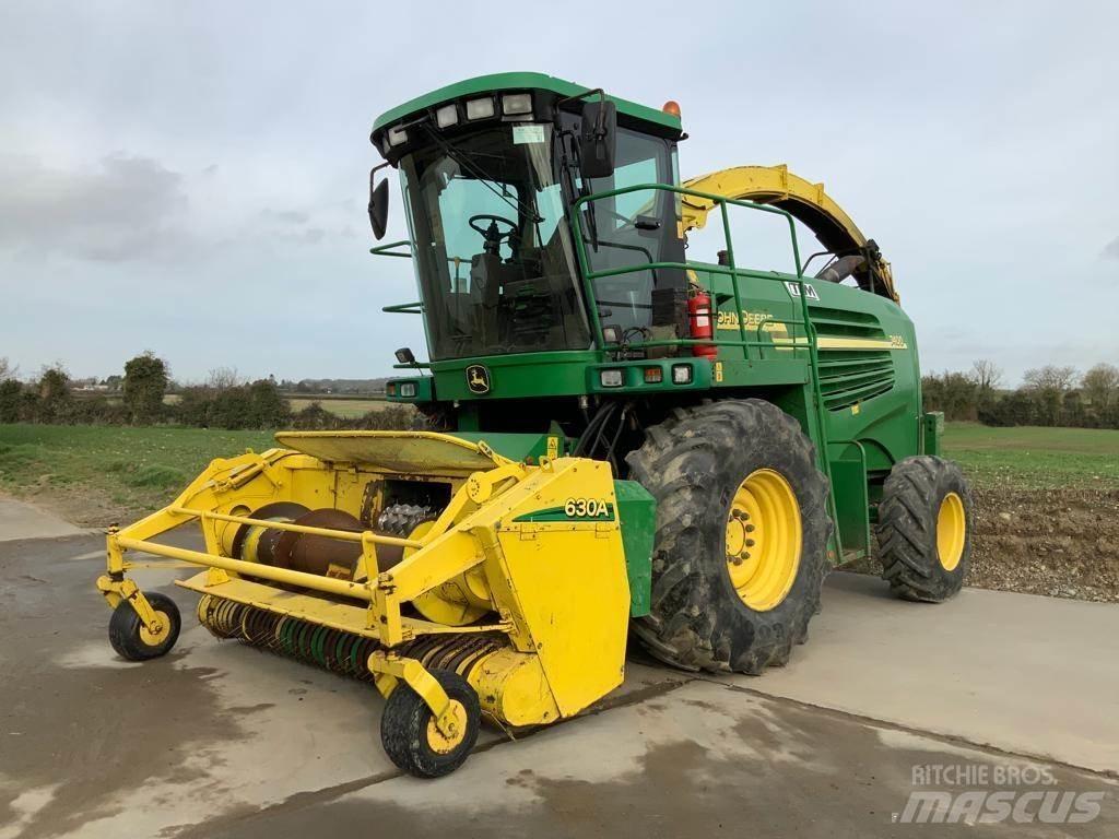 John Deere 7400 Getrokken veldhakselaar