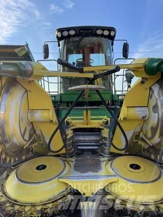 John Deere 7700 Getrokken veldhakselaar