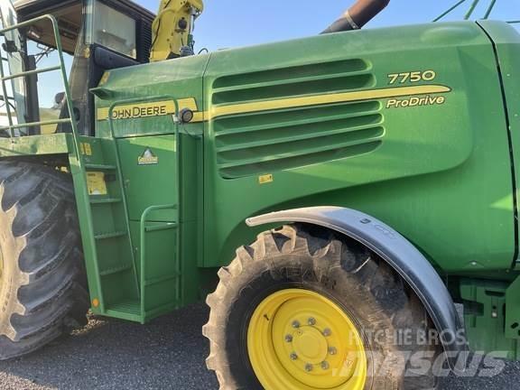 John Deere 7750 Getrokken veldhakselaar