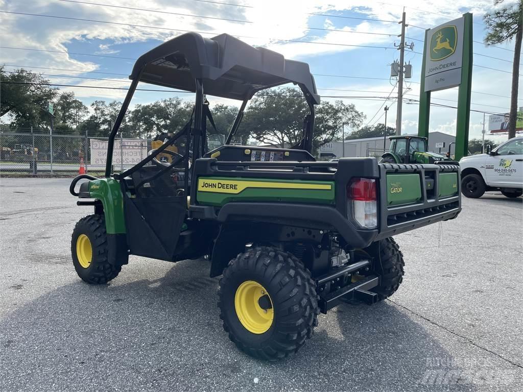 John Deere 815E Utiliteitsmachines